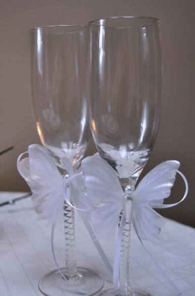 Wedding  Pearl Butterfly Champagne Toasting Glasses Image 1