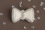 Ivory Diamantes and Pearls Bow with Pin Clasp image