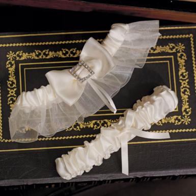 Wedding  Beverly Clark Duchess Collection Garter Set Image 1